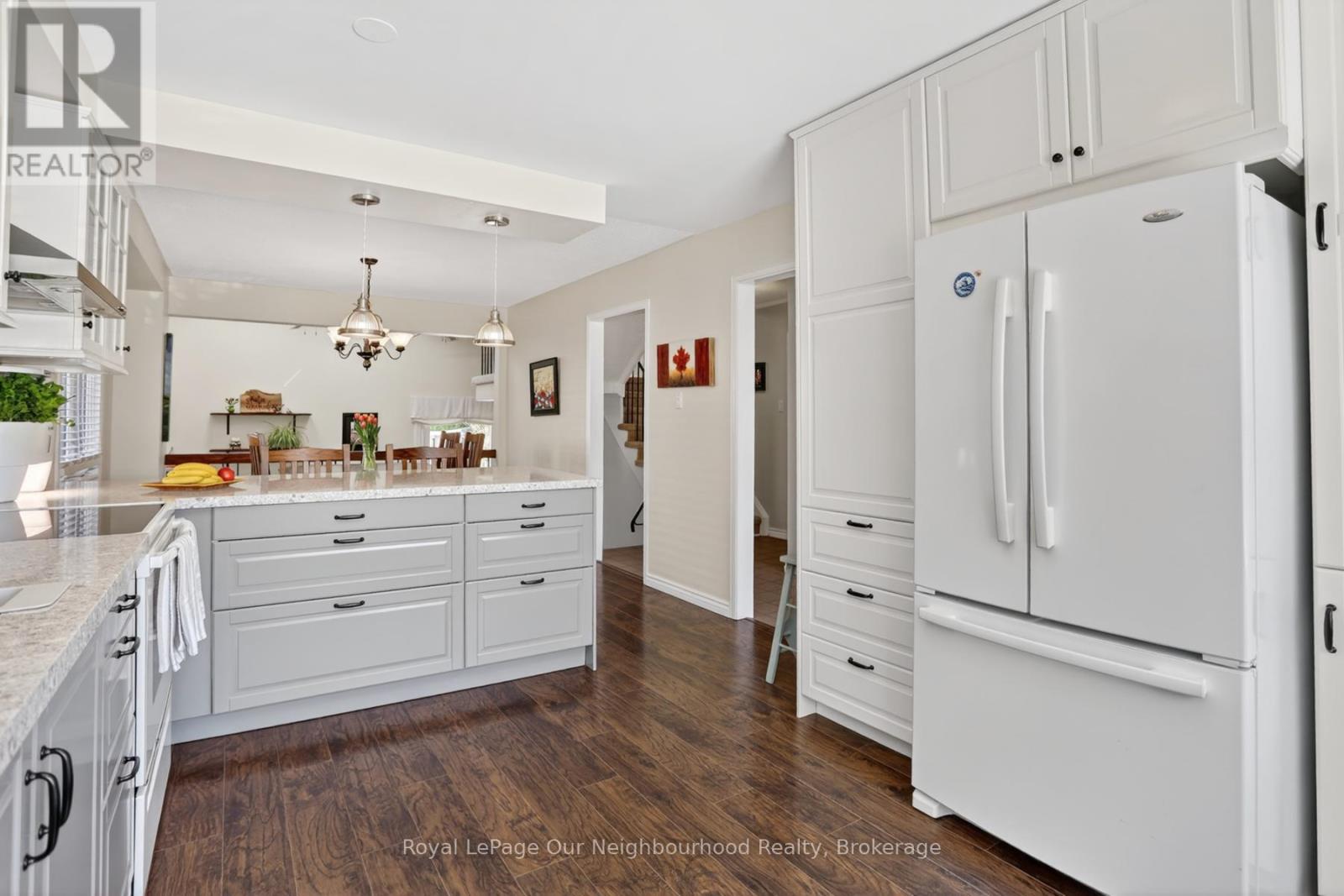 656 HILLCROFT STREET - 10