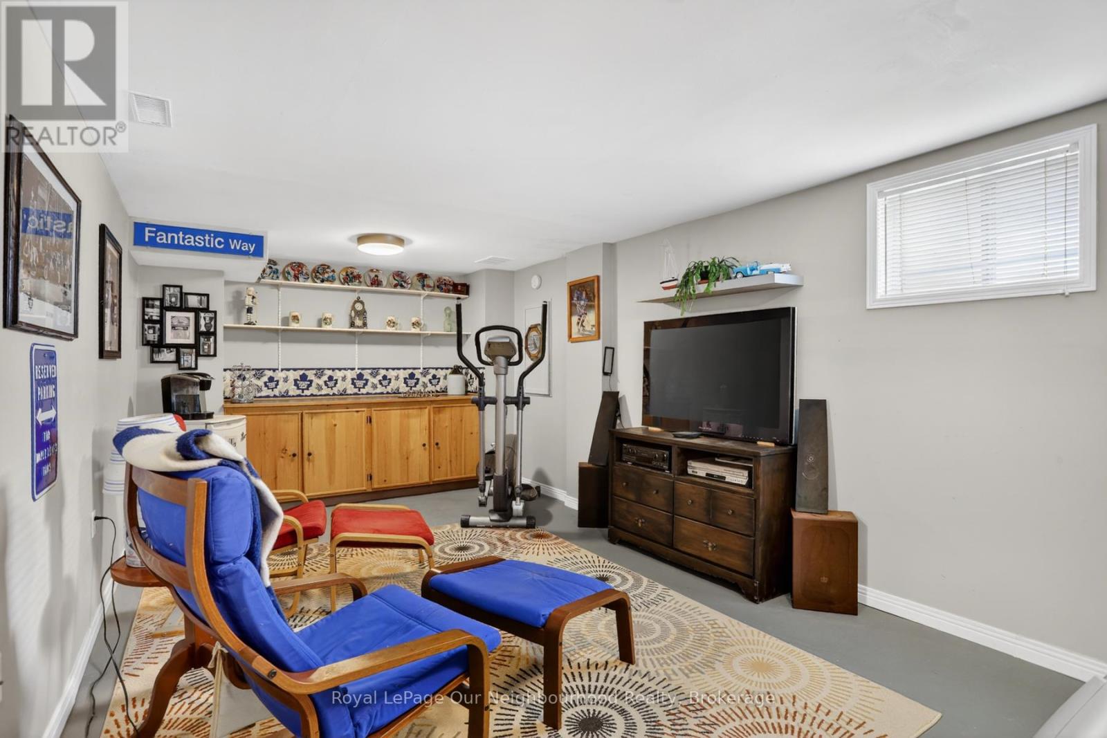 656 HILLCROFT STREET - 34