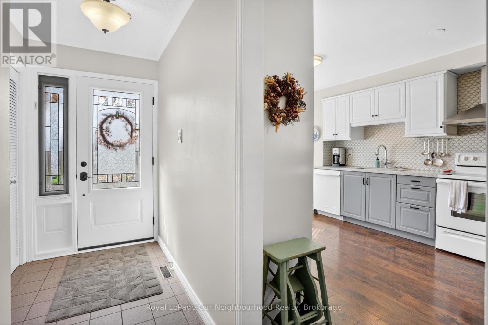656 HILLCROFT STREET - 4
