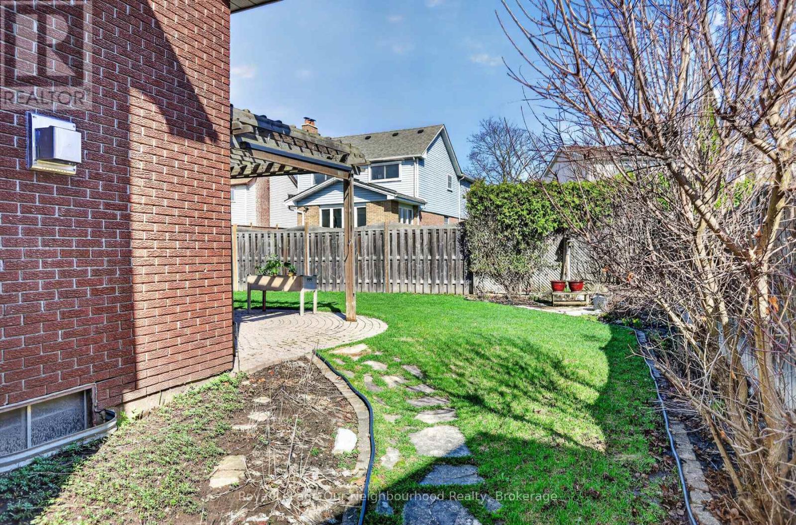 656 HILLCROFT STREET - 40