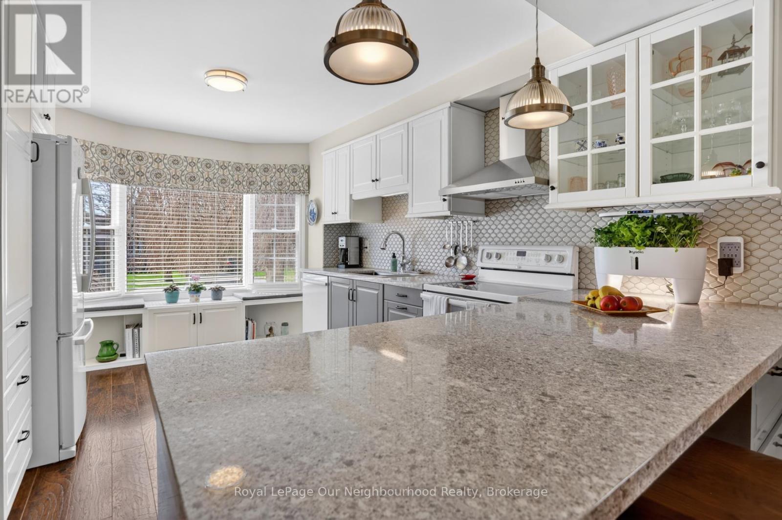 656 HILLCROFT STREET - 5