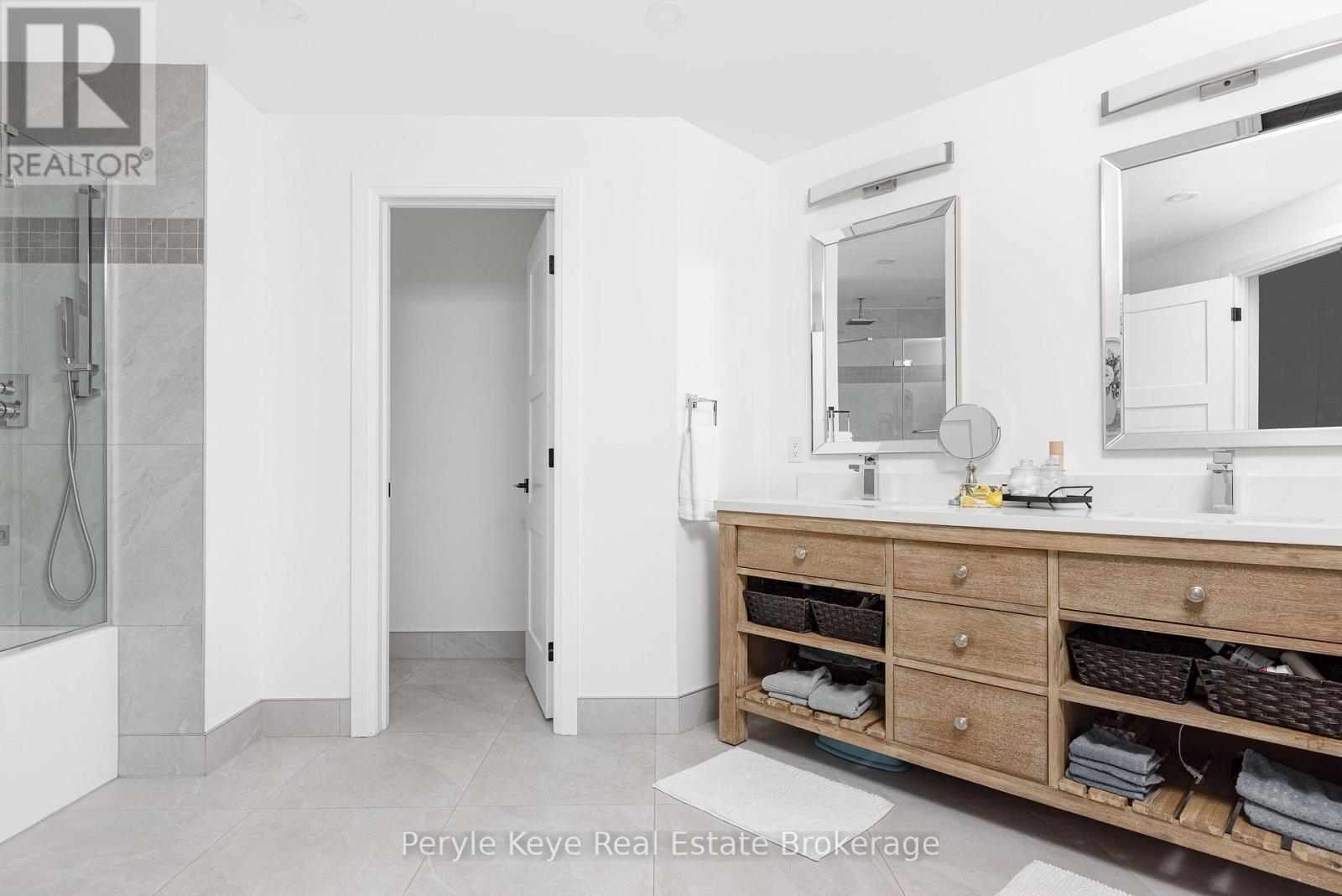 4PC Guest Bath w/ Water Closet & Dual Sink Vanity