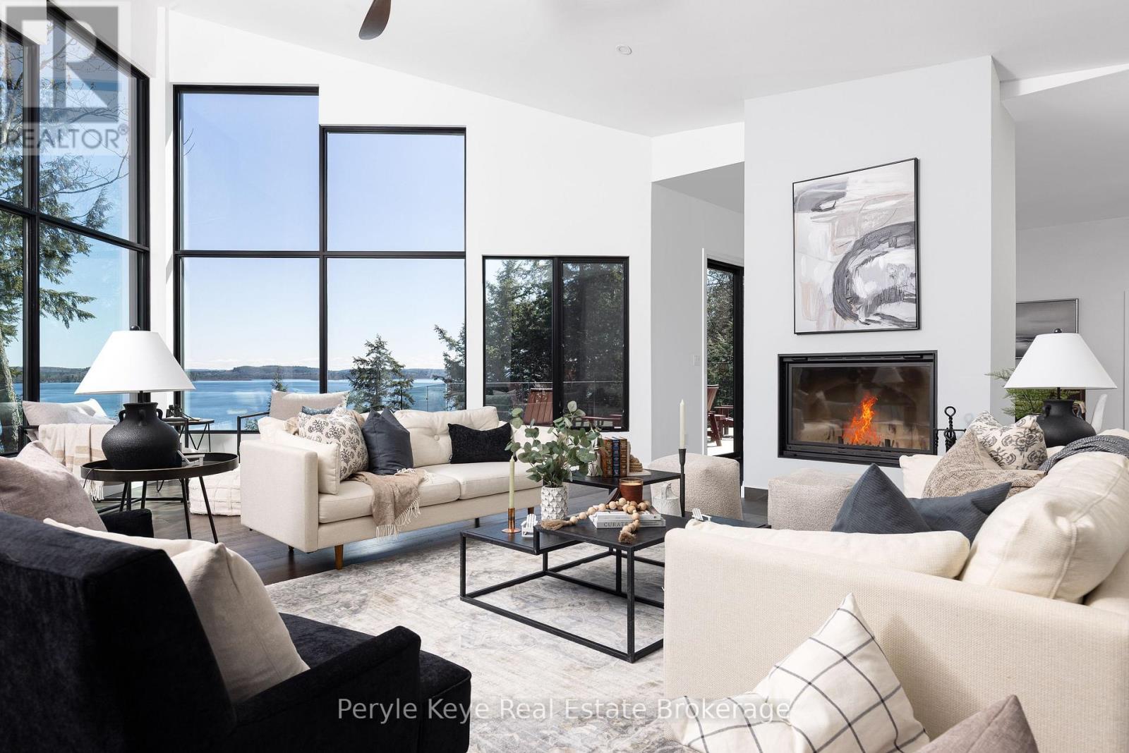 Commanding Views of Lake Vernon