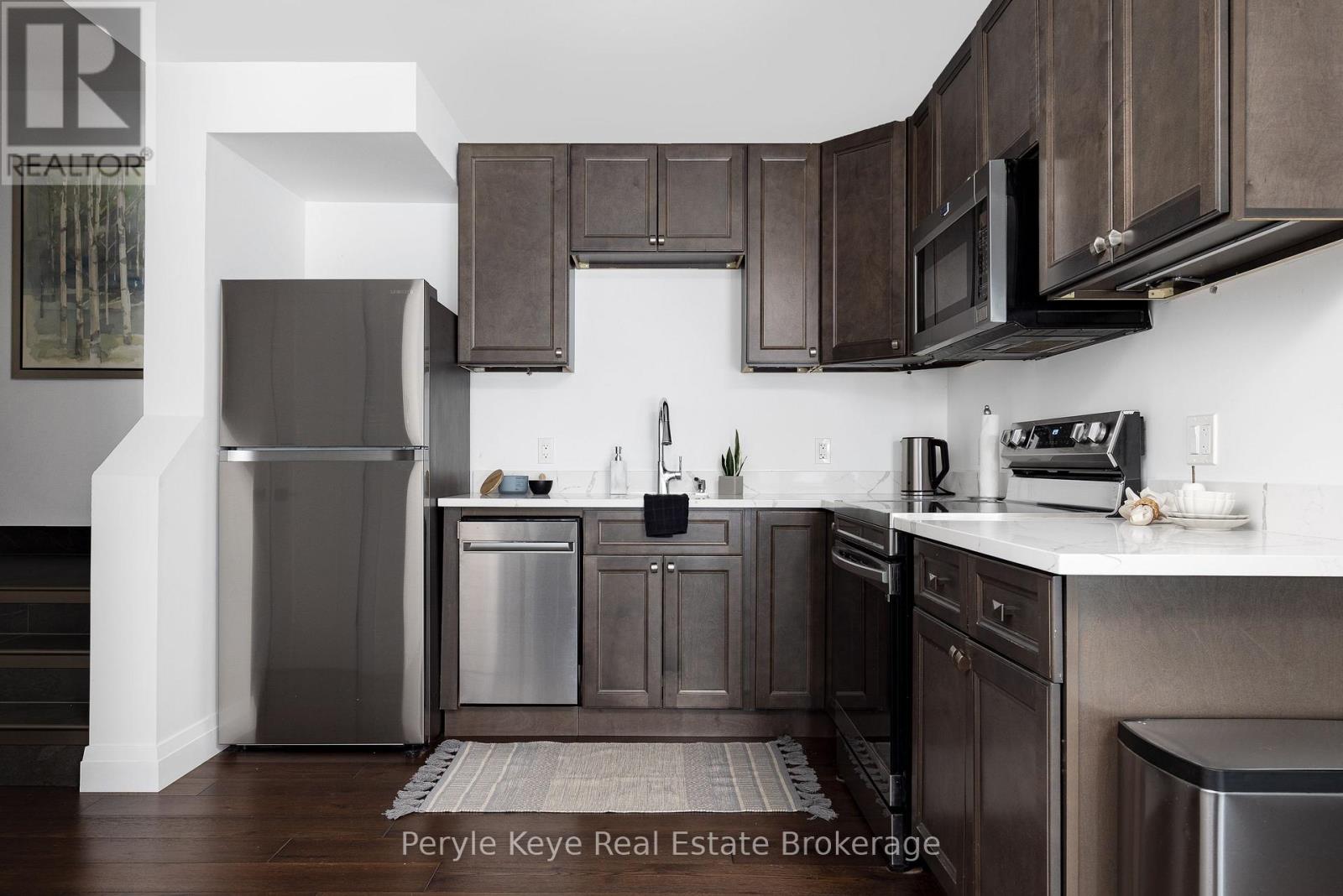 Fully Independent Suite w/ Kitchen
