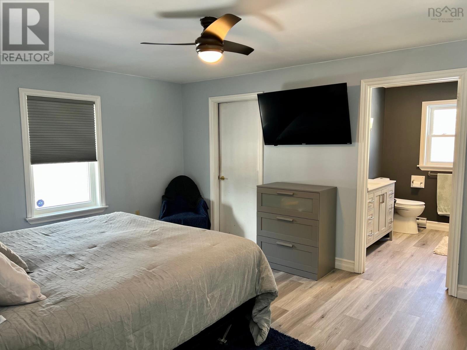 Property 13 of 24 of 33 Oak Road