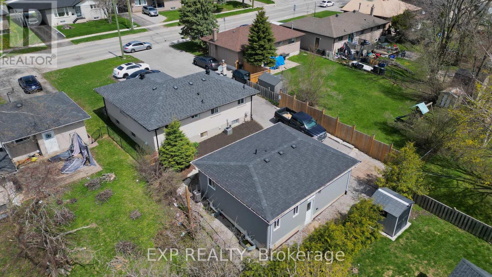 2-Level 1425 sq ft Garden Suite in Backyard