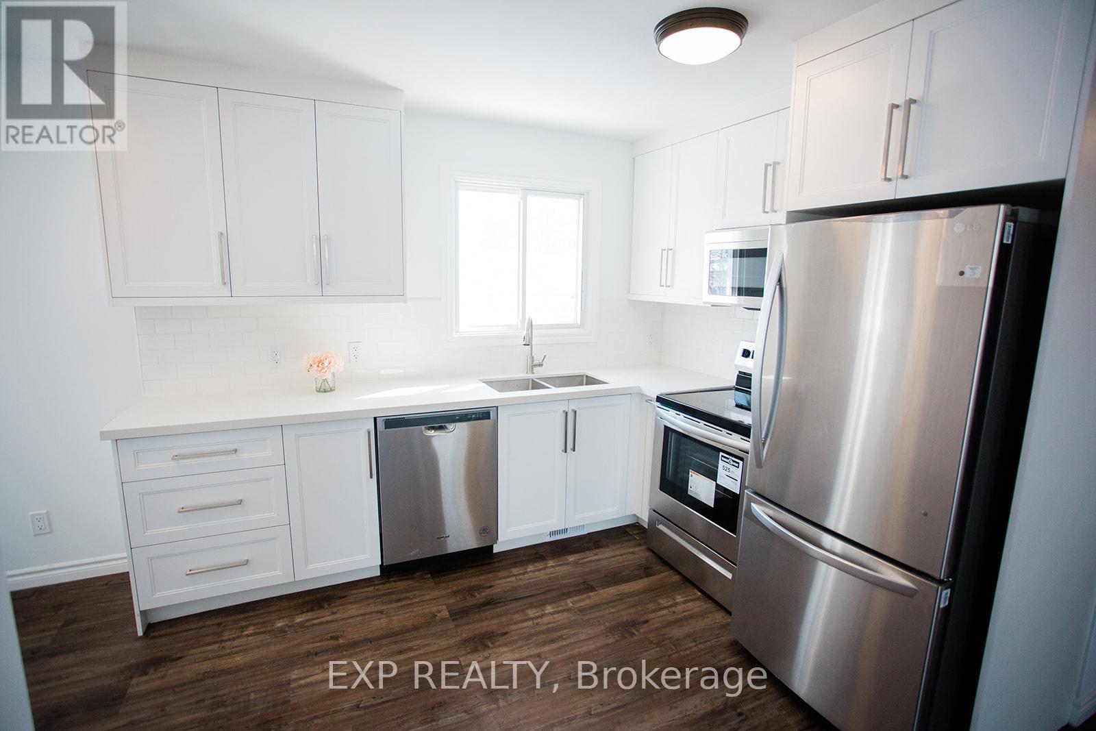 Main House Upper Unit - Kitchen