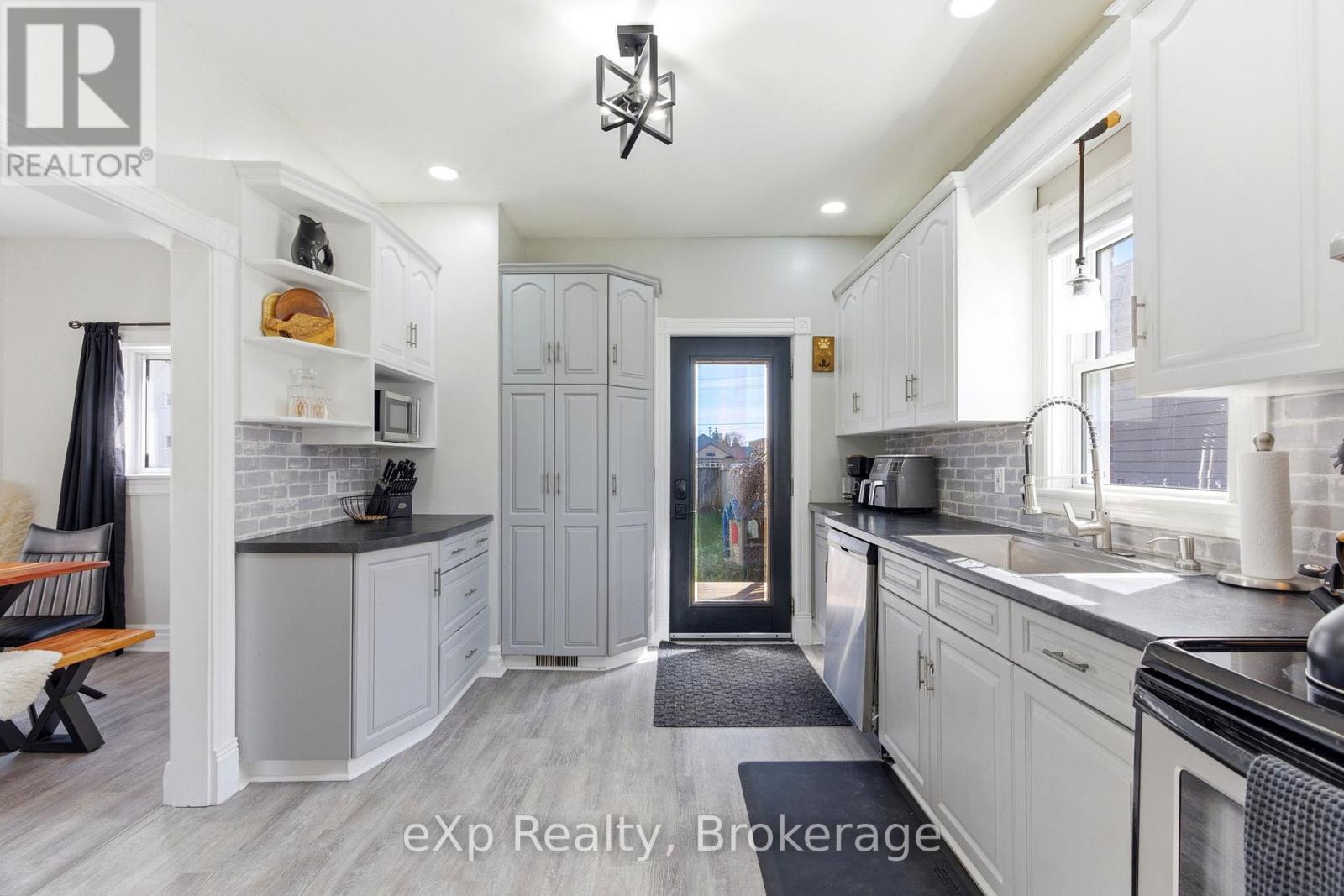 531 BRUNSWICK STREET - 2