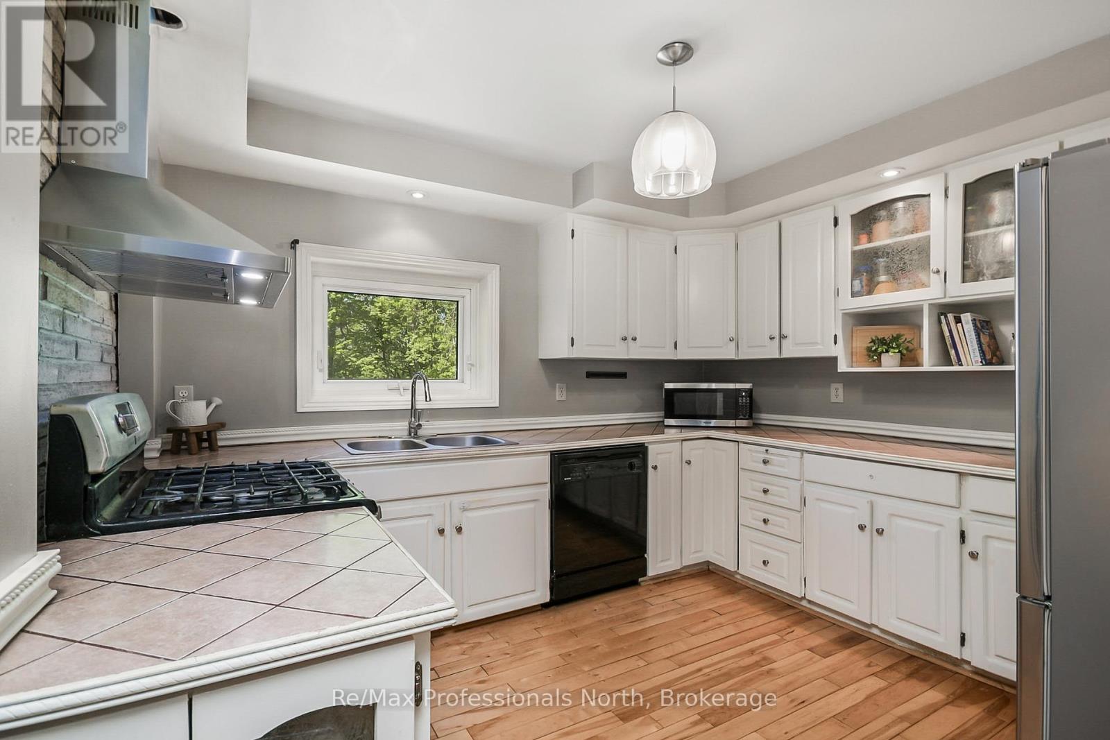 110 FRASER STREET - 12