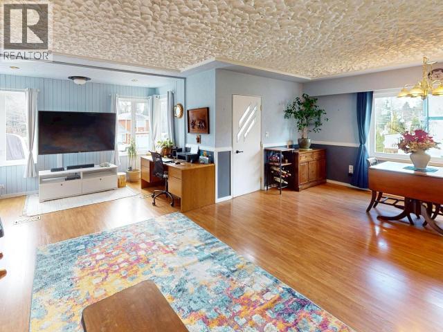 6771 DRAKE STREET, Powell River