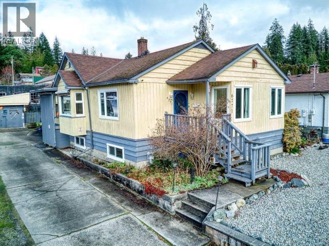 6771 DRAKE STREET, Powell River