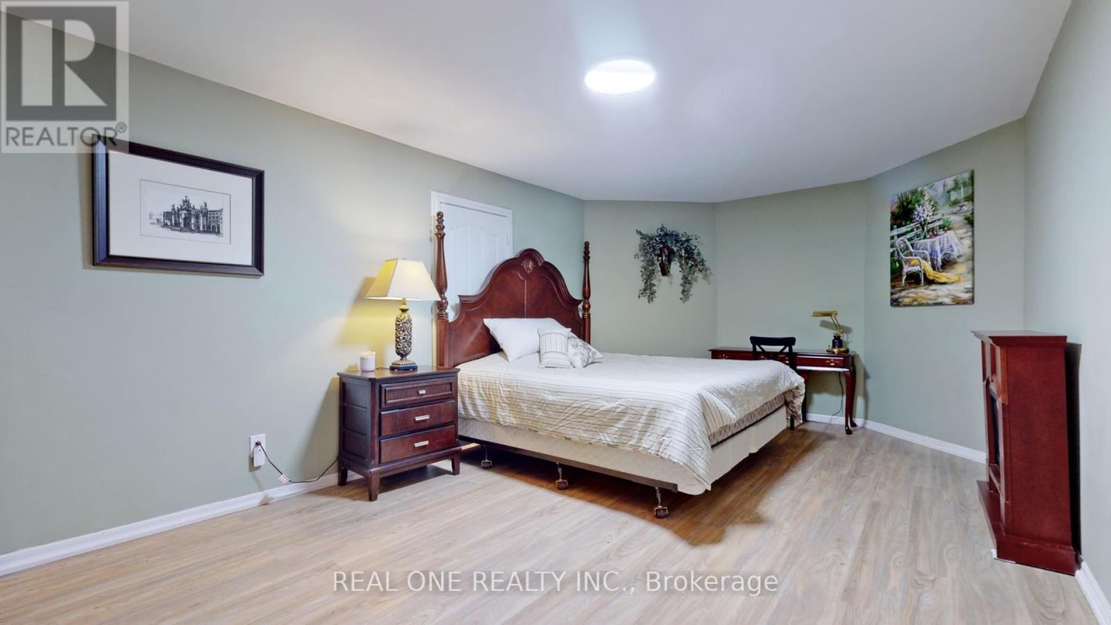 12 JARVIS AVENUE - 34