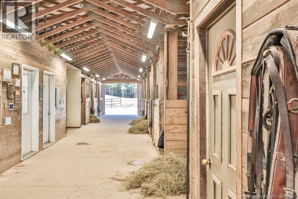 560 Lakeside Road — photo 3