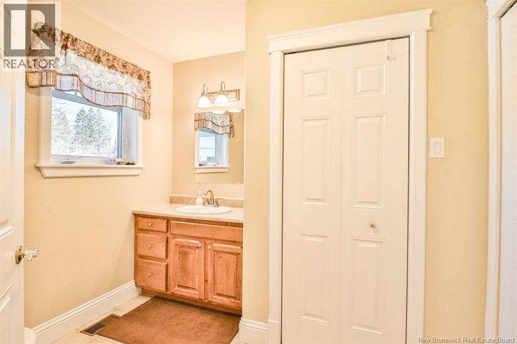560 Lakeside Road — photo 32