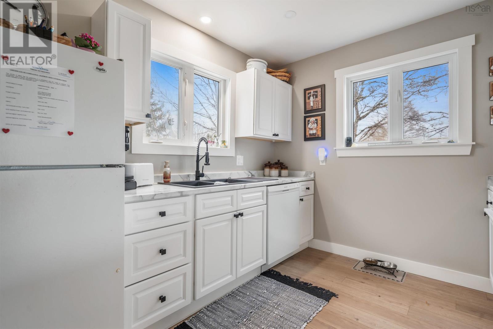 Property 16 of 49 of 1311 Glenmore Road