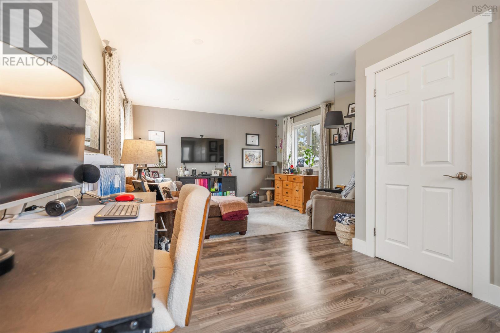 Property 20 of 49 of 1311 Glenmore Road