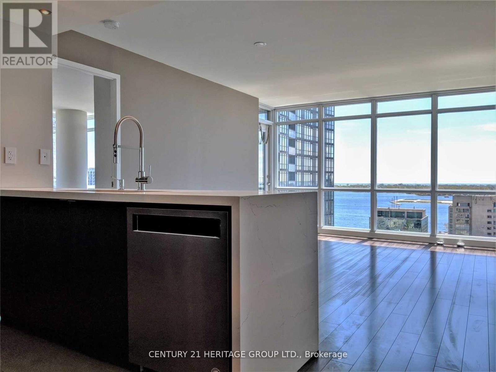 1910 - 15 FORT YORK BOULEVARD