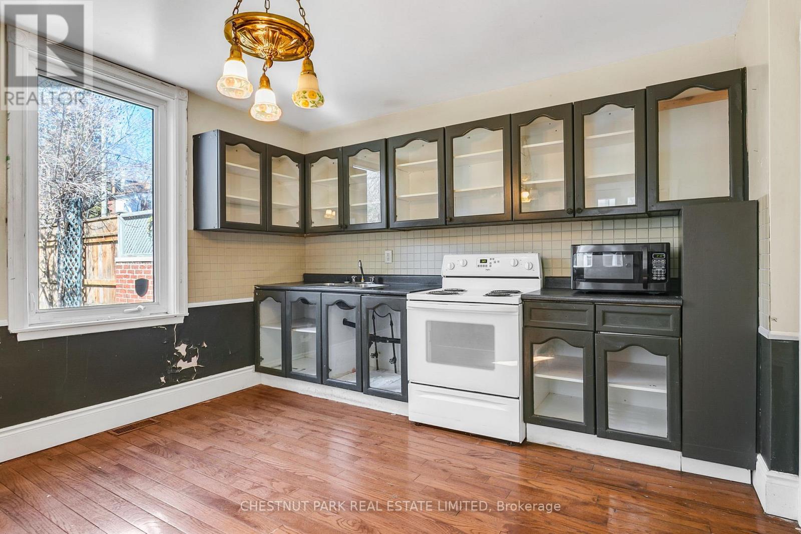 108 AMELIA STREET - 26