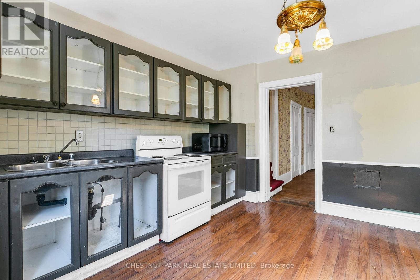 108 AMELIA STREET - 27