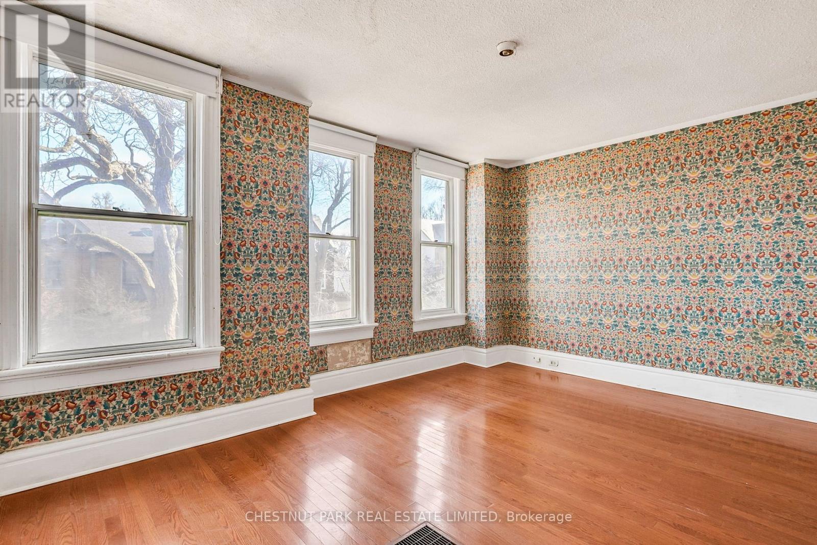 108 AMELIA STREET - 32