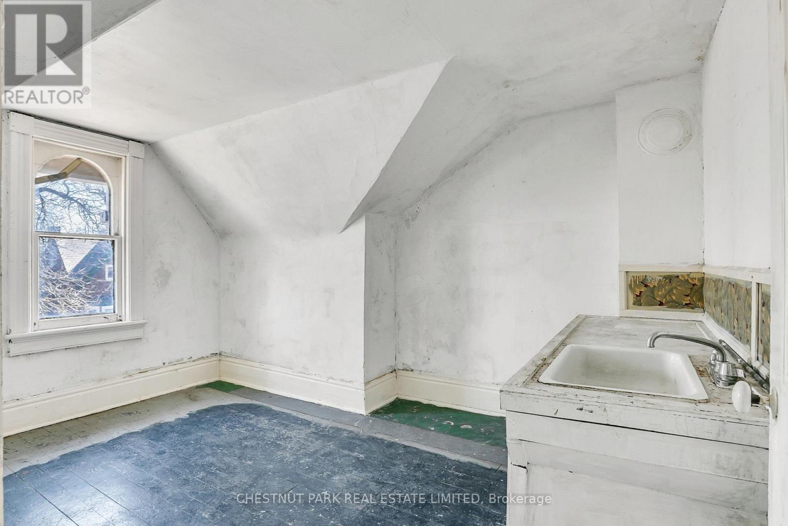 108 AMELIA STREET - 41