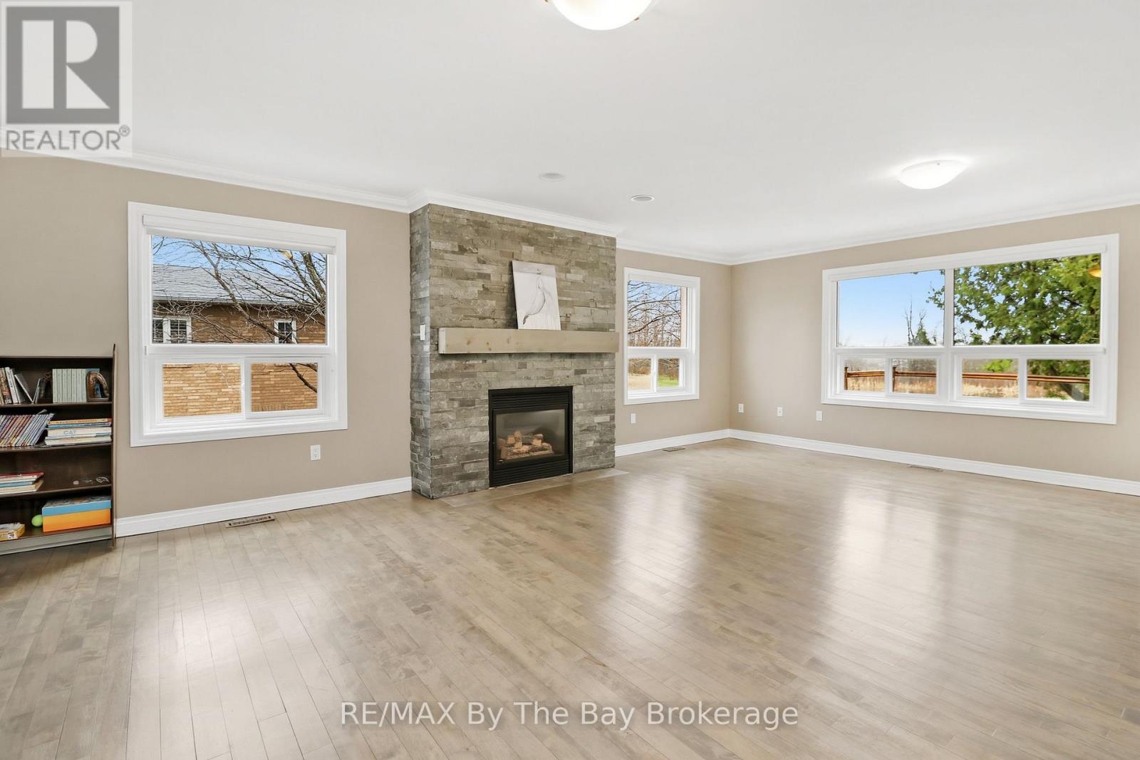 70 FAIRWAY CRESCENT - 18