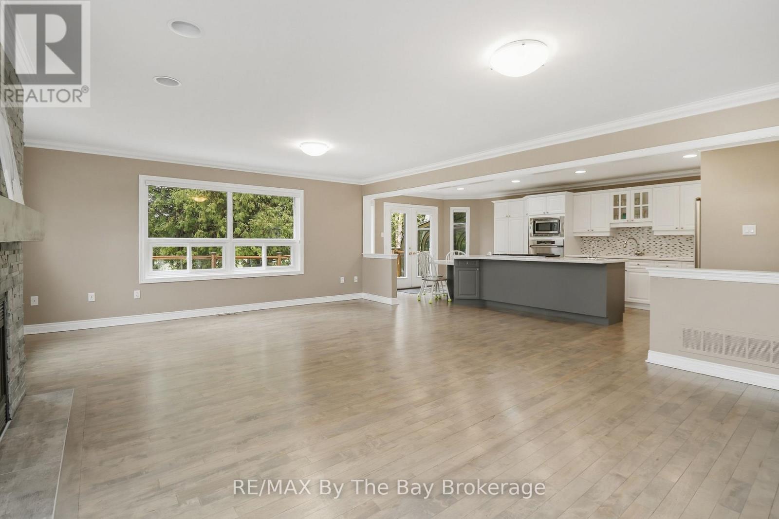 70 FAIRWAY CRESCENT - 19