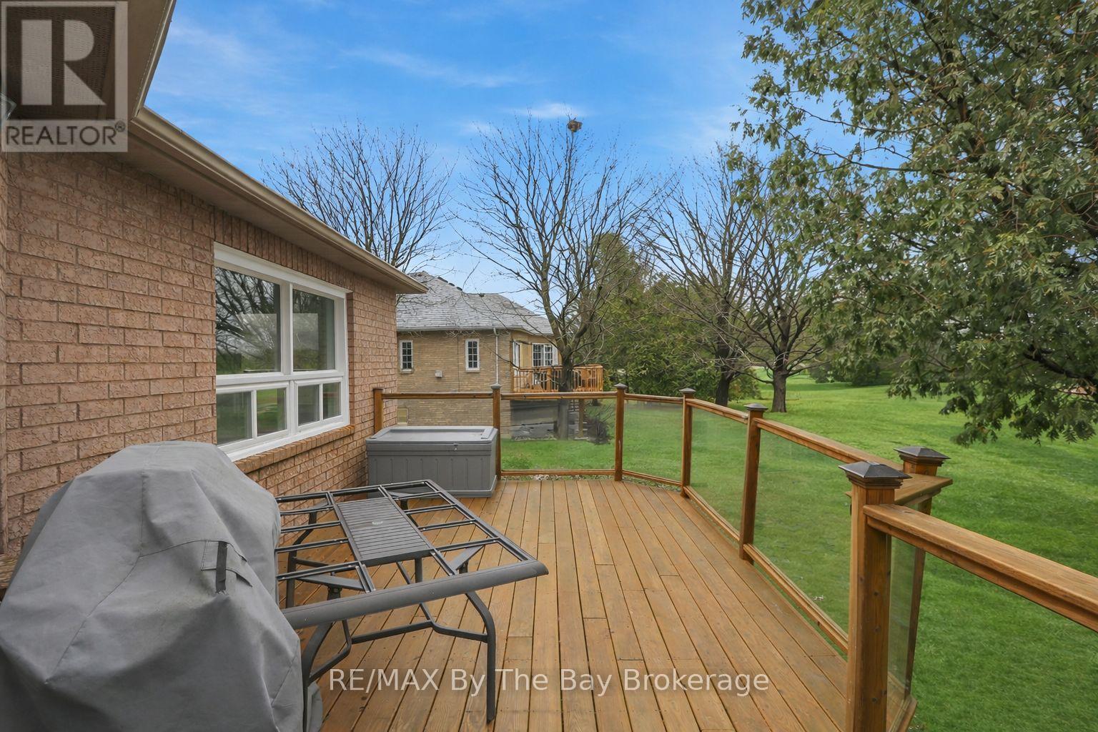 70 FAIRWAY CRESCENT - 22