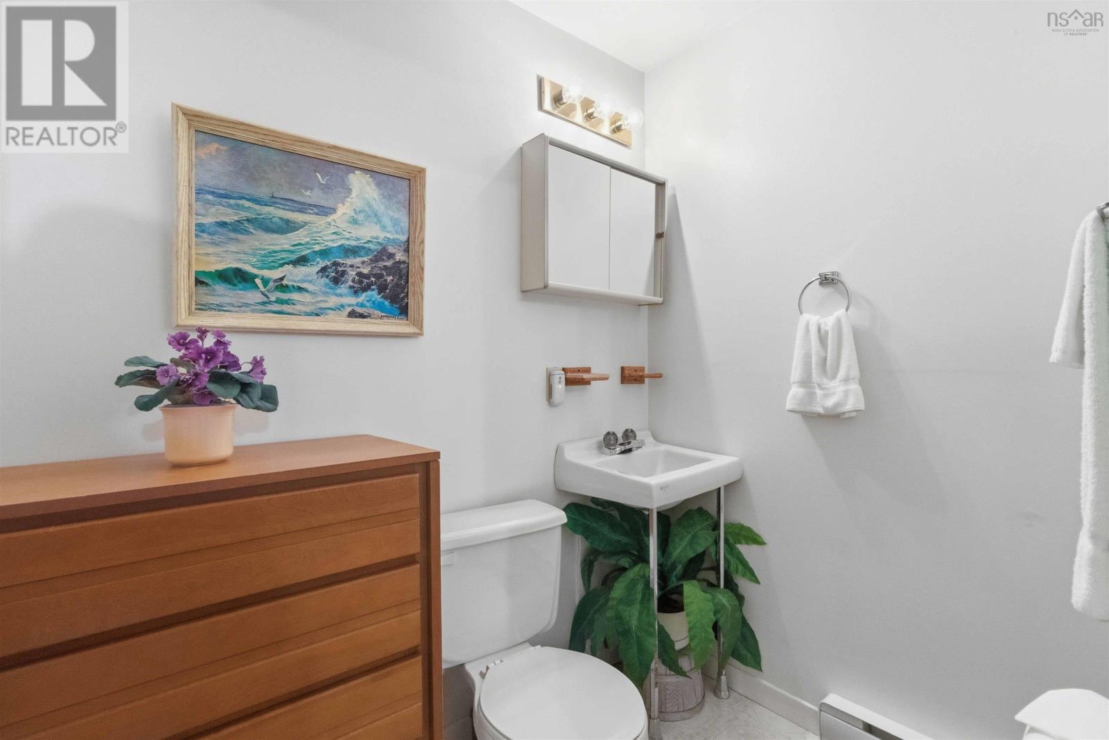 Property 27 of 33 of 40 Attenborough Court