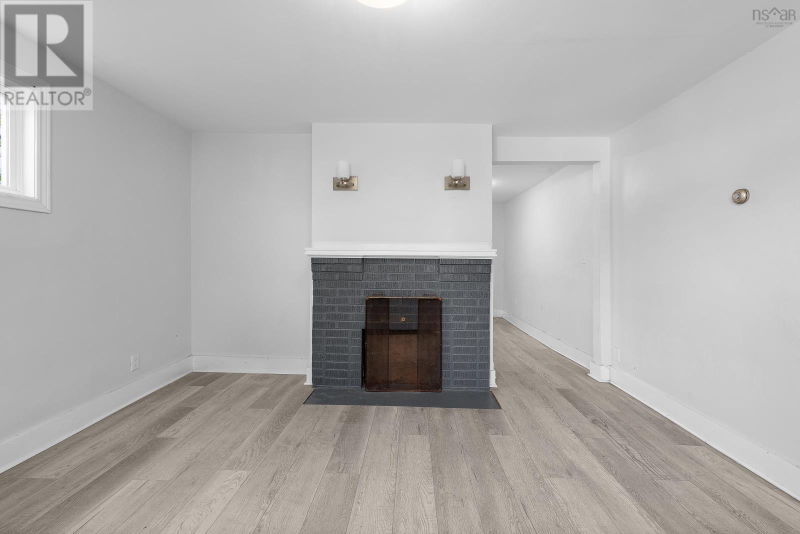 Property 10 of 17 of 24 Lynn Road