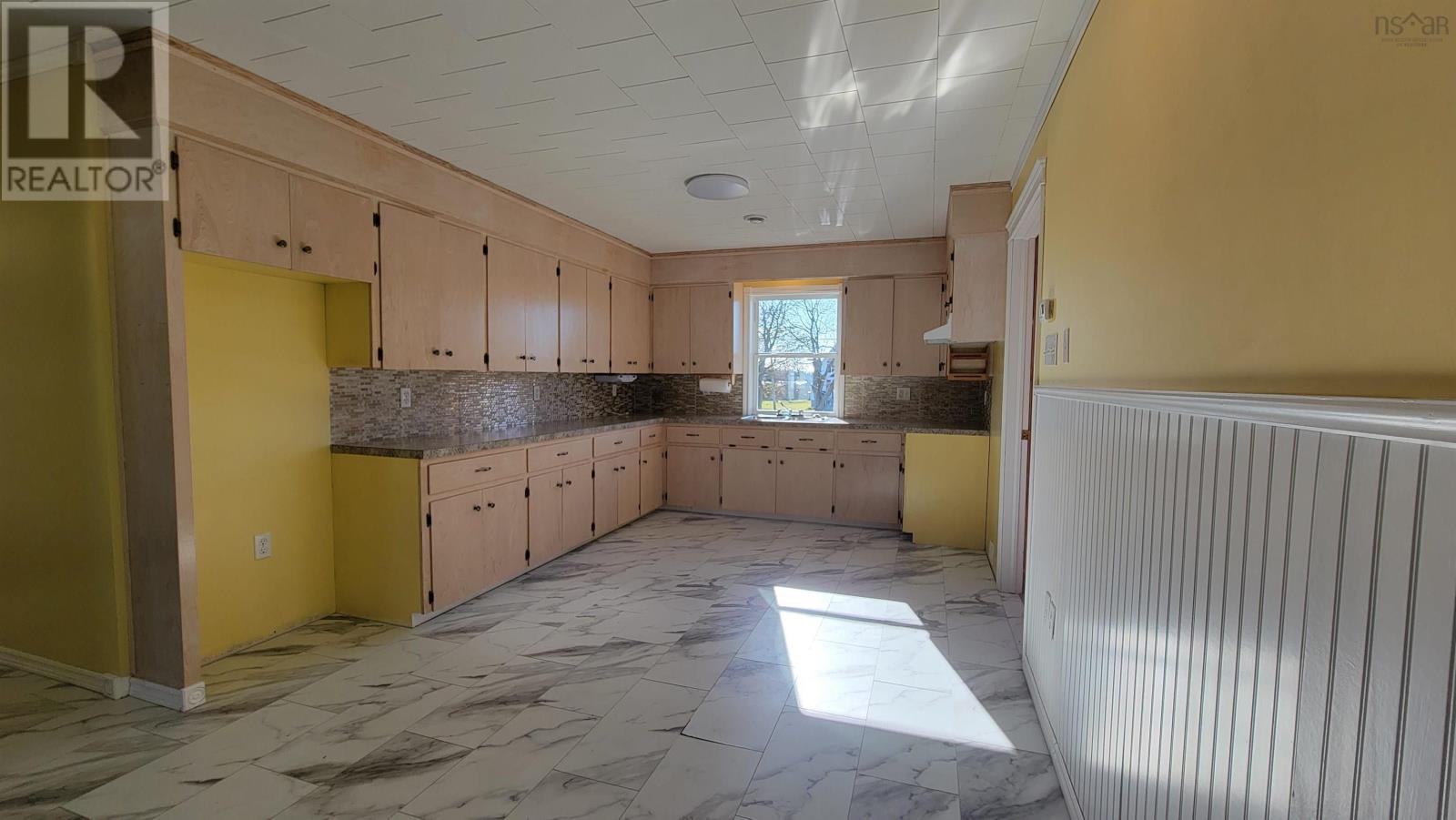 Property 9 of 29 of 408 Highway 304