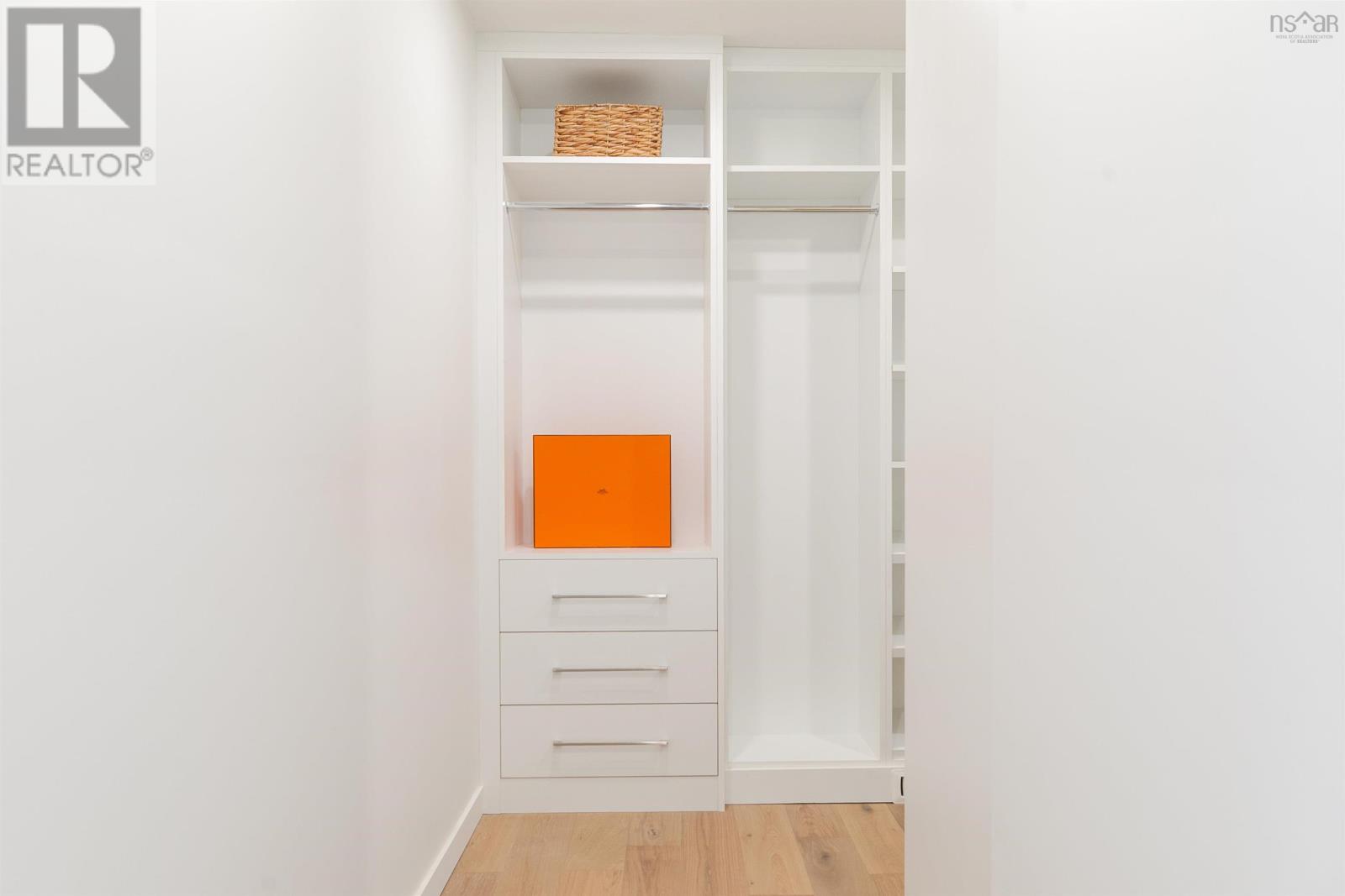 Property 28 of 49 of 112 Samaa Court