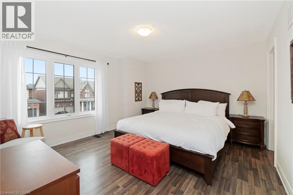4 MACBEAN Crescent - 30