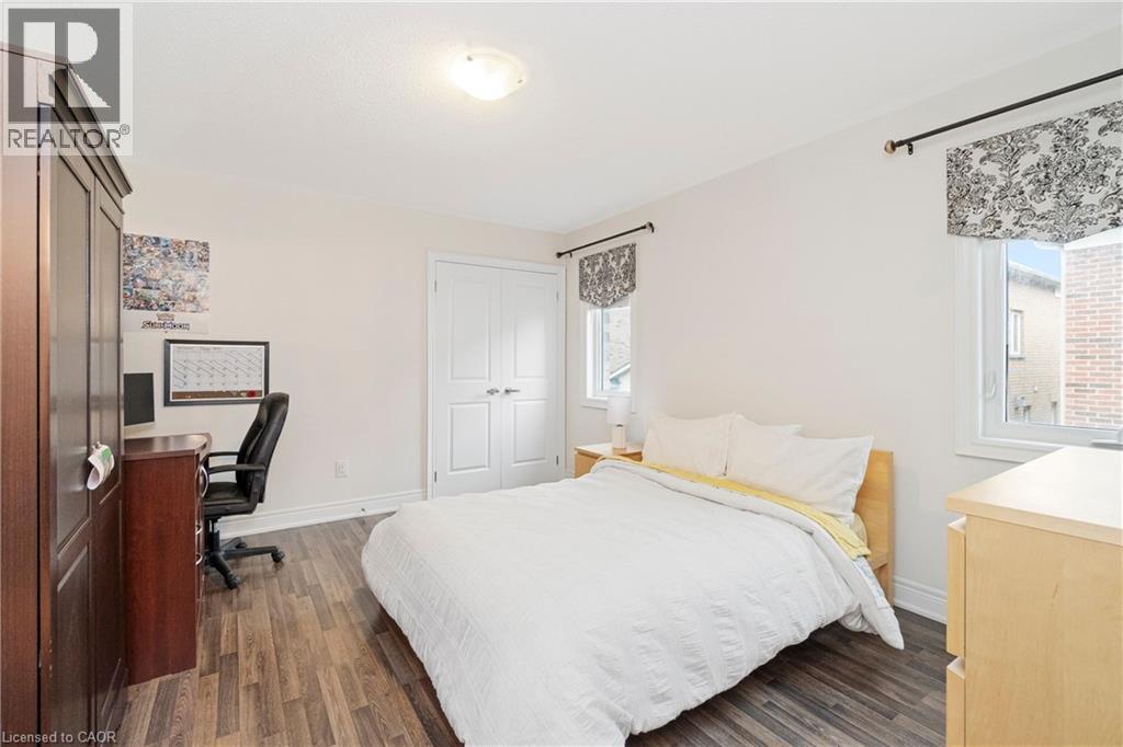 4 MACBEAN Crescent - 26