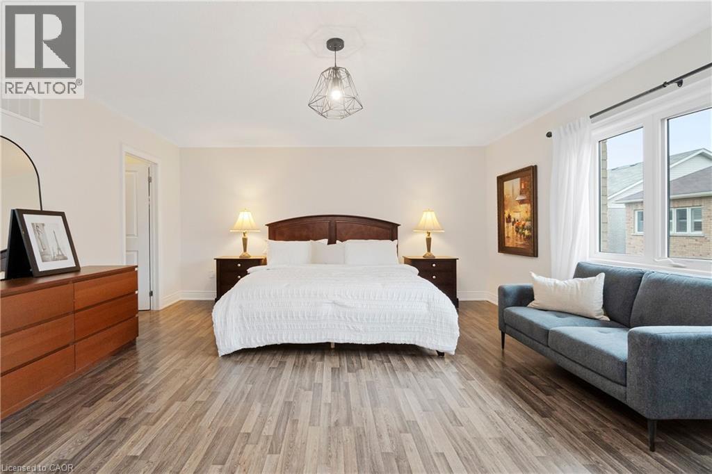4 MACBEAN Crescent - 21