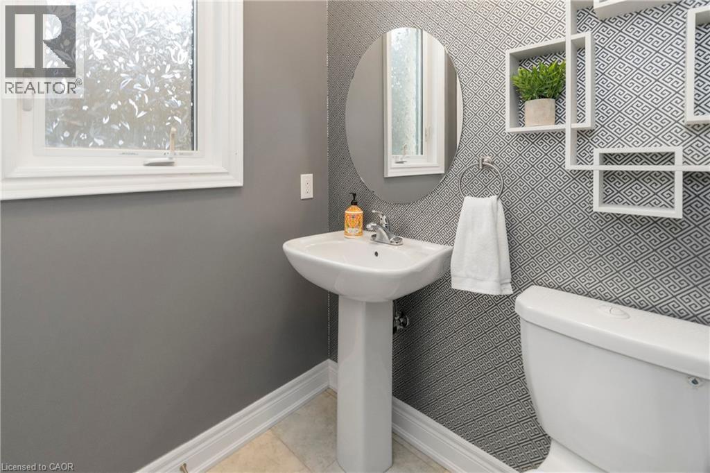 4 MACBEAN Crescent - 17