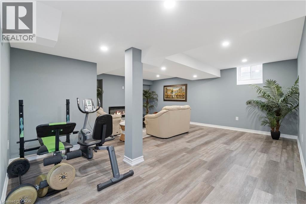 4 MACBEAN Crescent - 34