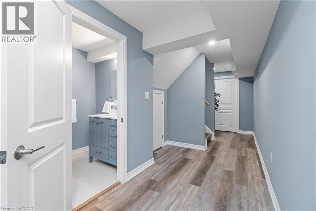 4 MACBEAN Crescent - 39