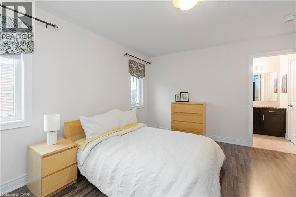 4 MACBEAN Crescent - 27