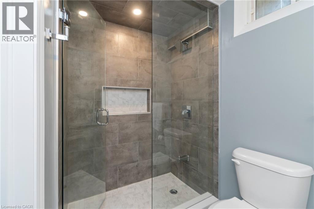 4 MACBEAN Crescent - 41