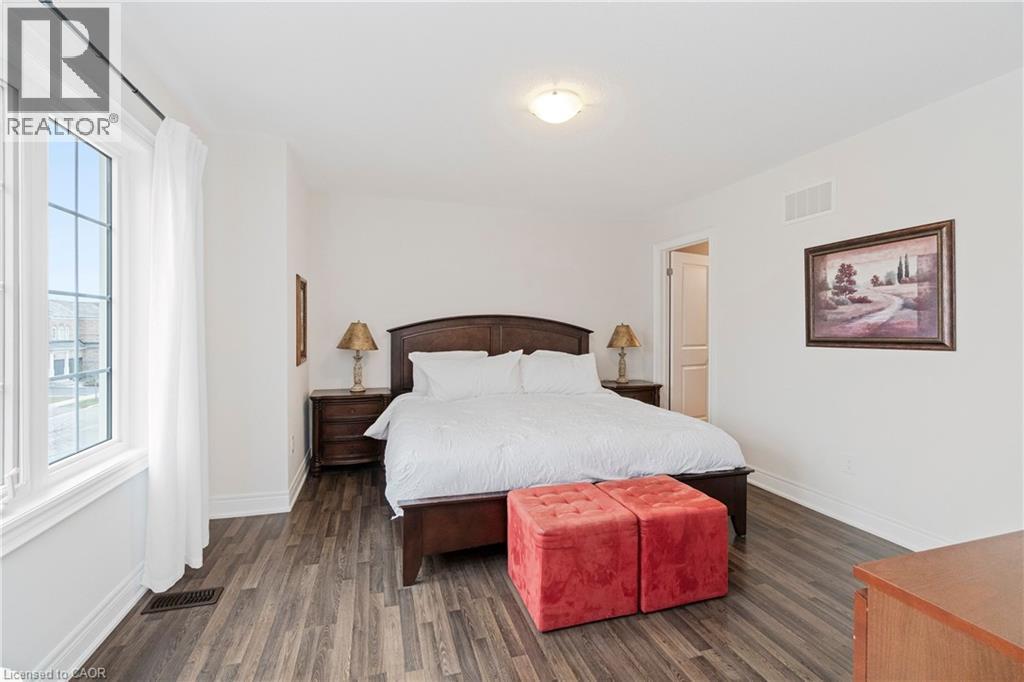 4 MACBEAN Crescent - 32