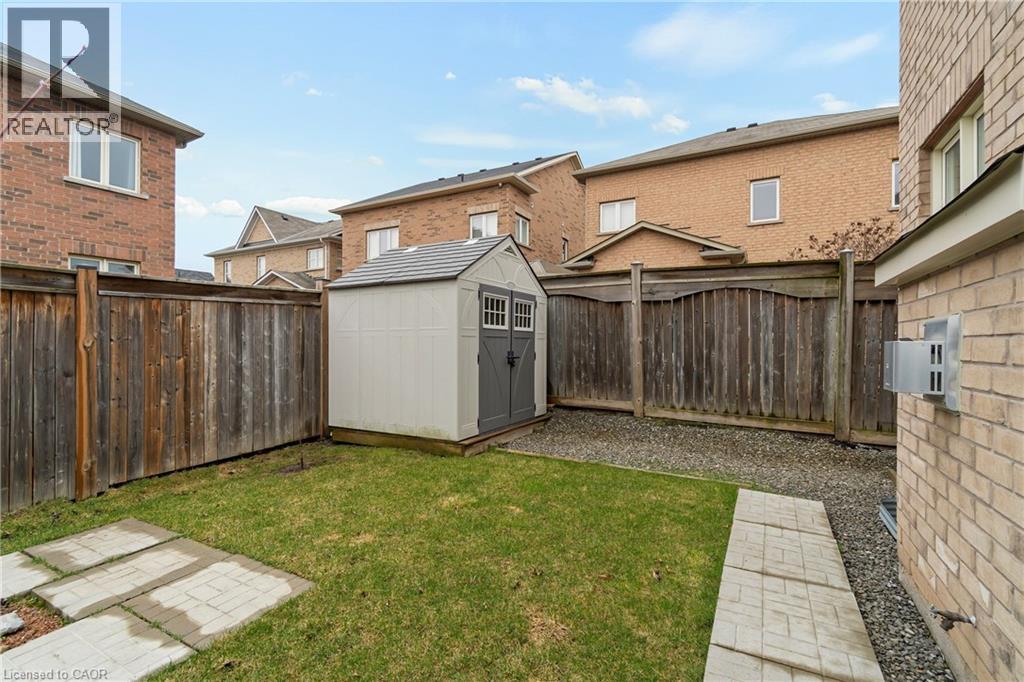 4 MACBEAN Crescent - 46