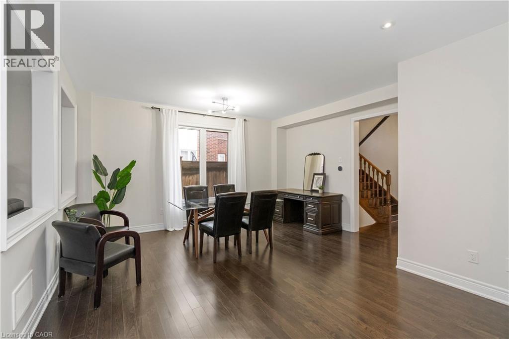 4 MACBEAN Crescent - 9