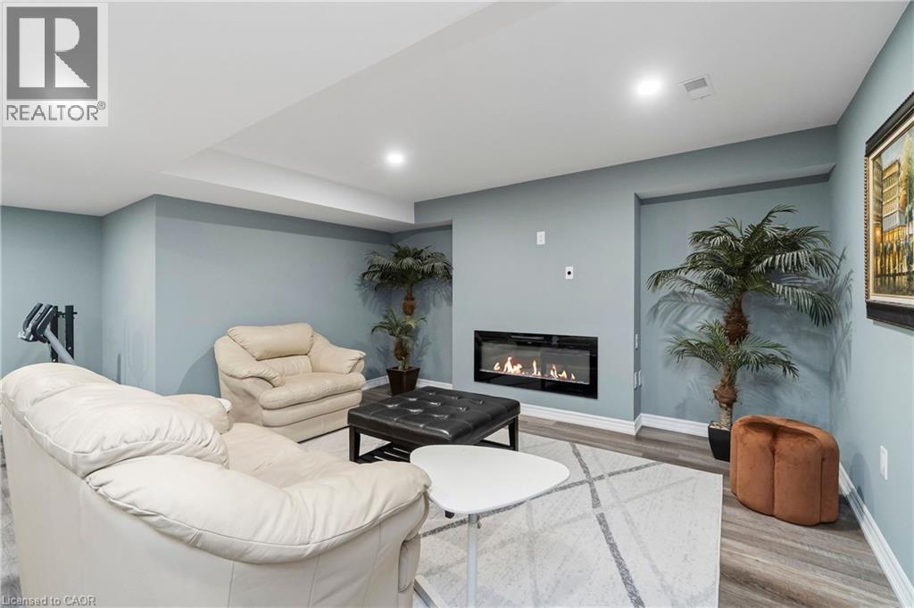 4 MACBEAN Crescent - 35