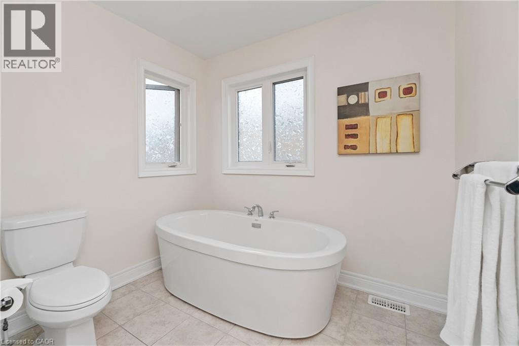 4 MACBEAN Crescent - 24