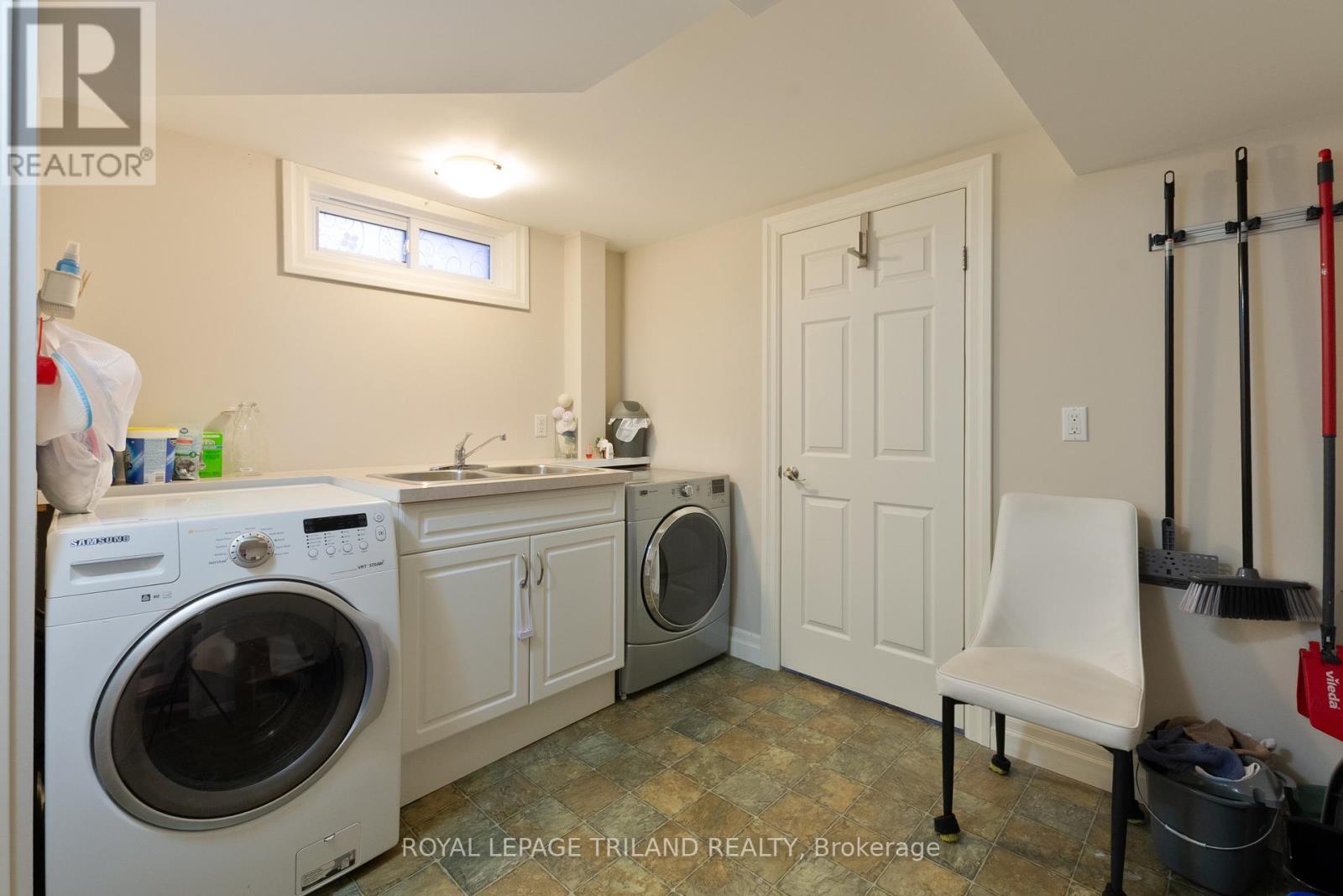 41 DUNWICH DRIVE - 33