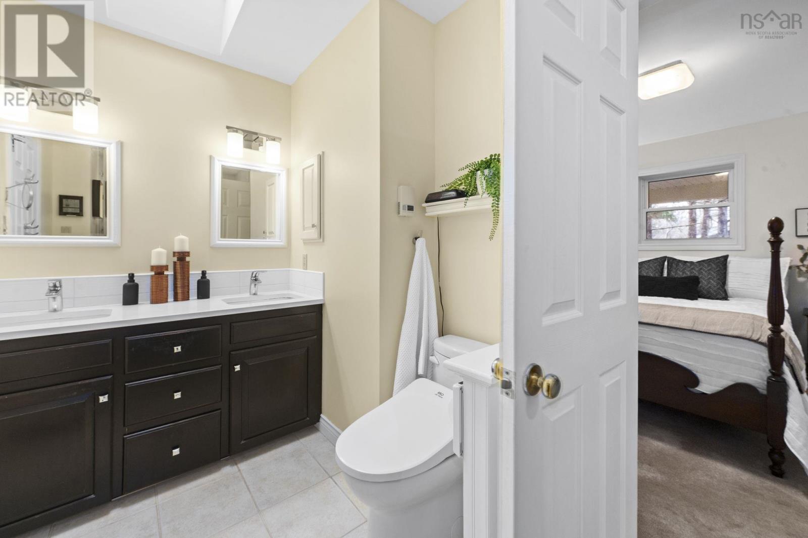 Property 22 of 51 of 75 Duncan Avenue