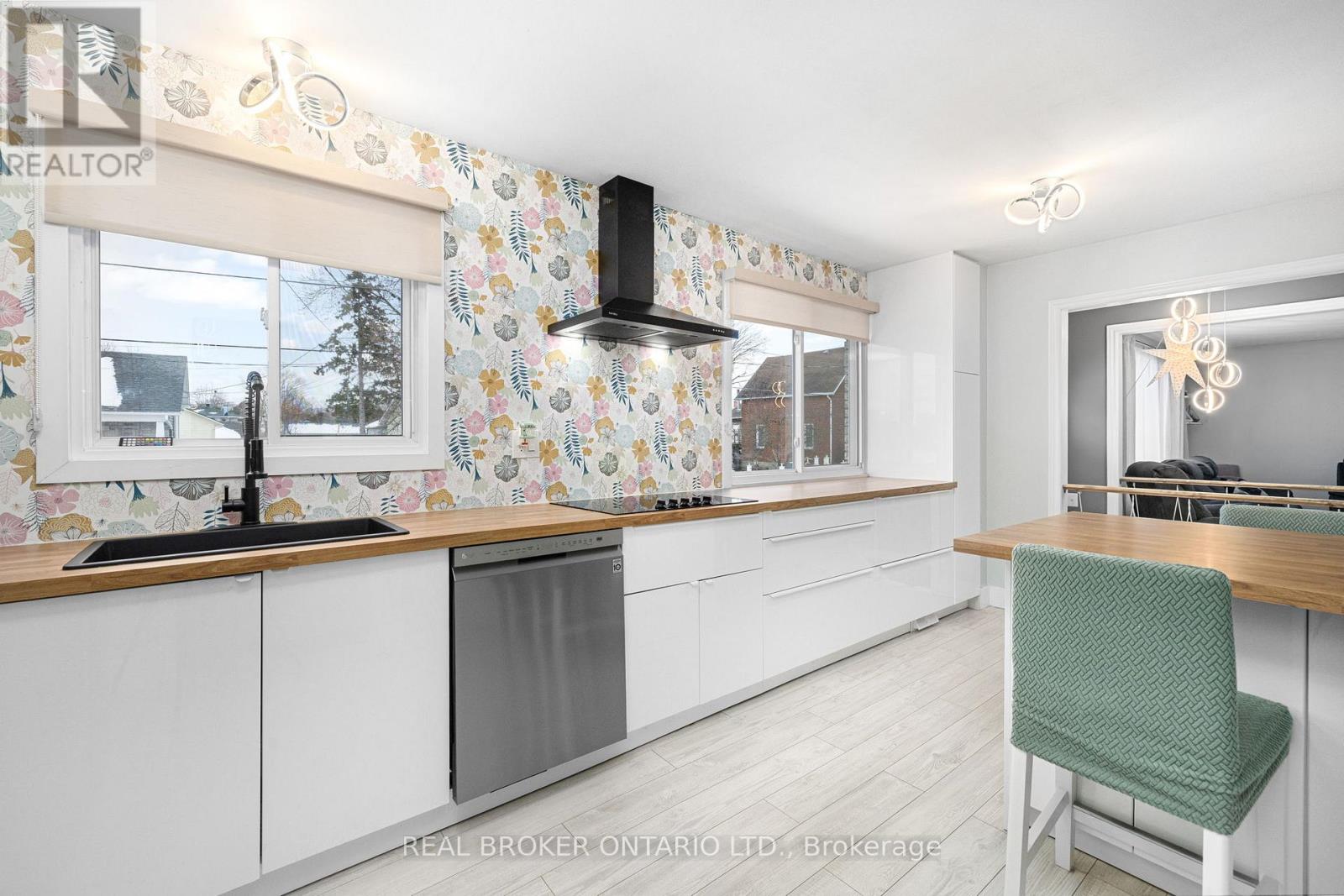 179 WELLINGTON STREET - 13