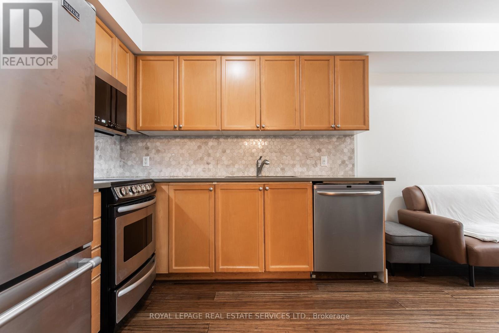 #272 4975 SOUTHAMPTON DRIVE - 16
