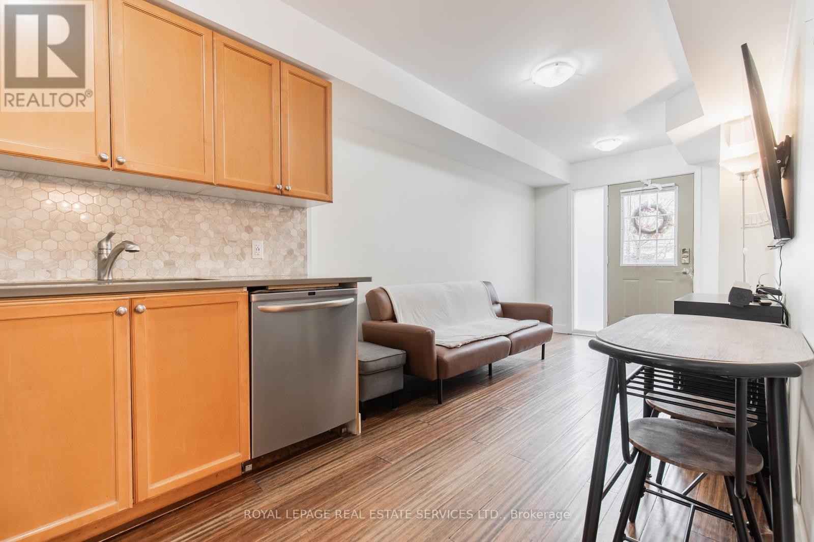 #272 4975 SOUTHAMPTON DRIVE - 17